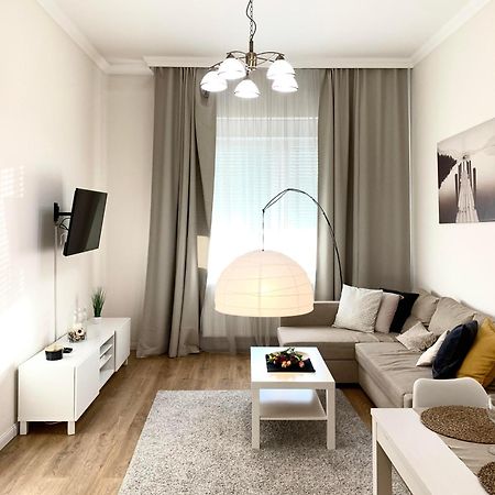 Alfoeldi Palace Apartman Debrecen Esterno foto
