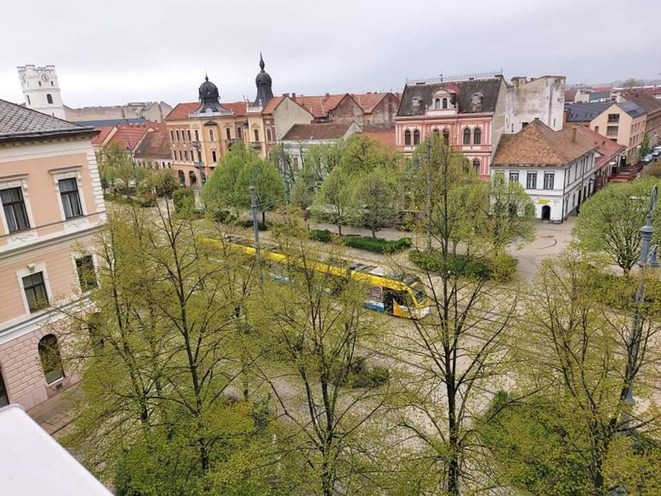 Alfoeldi Palace Apartman Debrecen Esterno foto